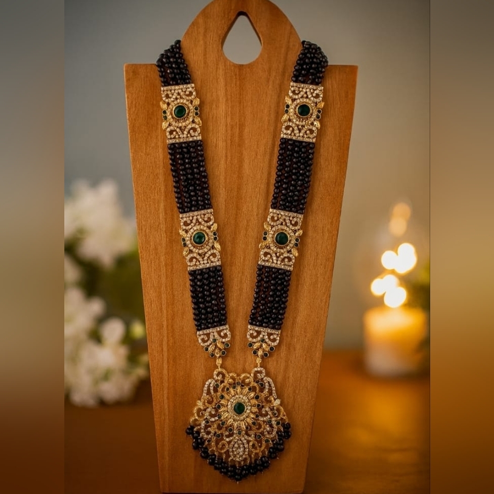 Elegant Green and Gold Necklace with Green Accents